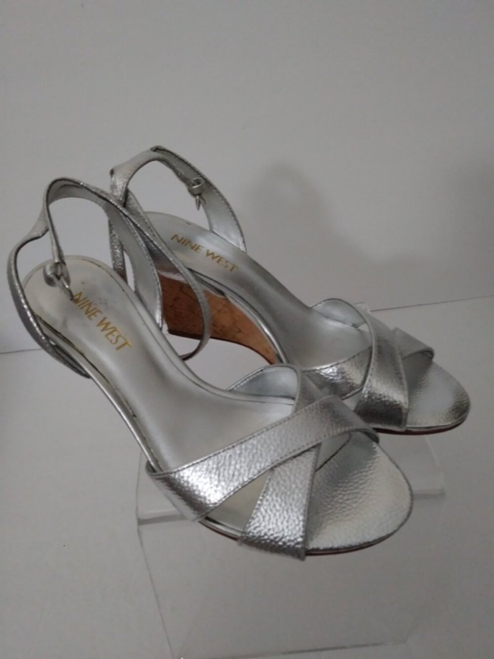 Nine West Josie Wedge Sandal Silver Angle Strap Size 5.M